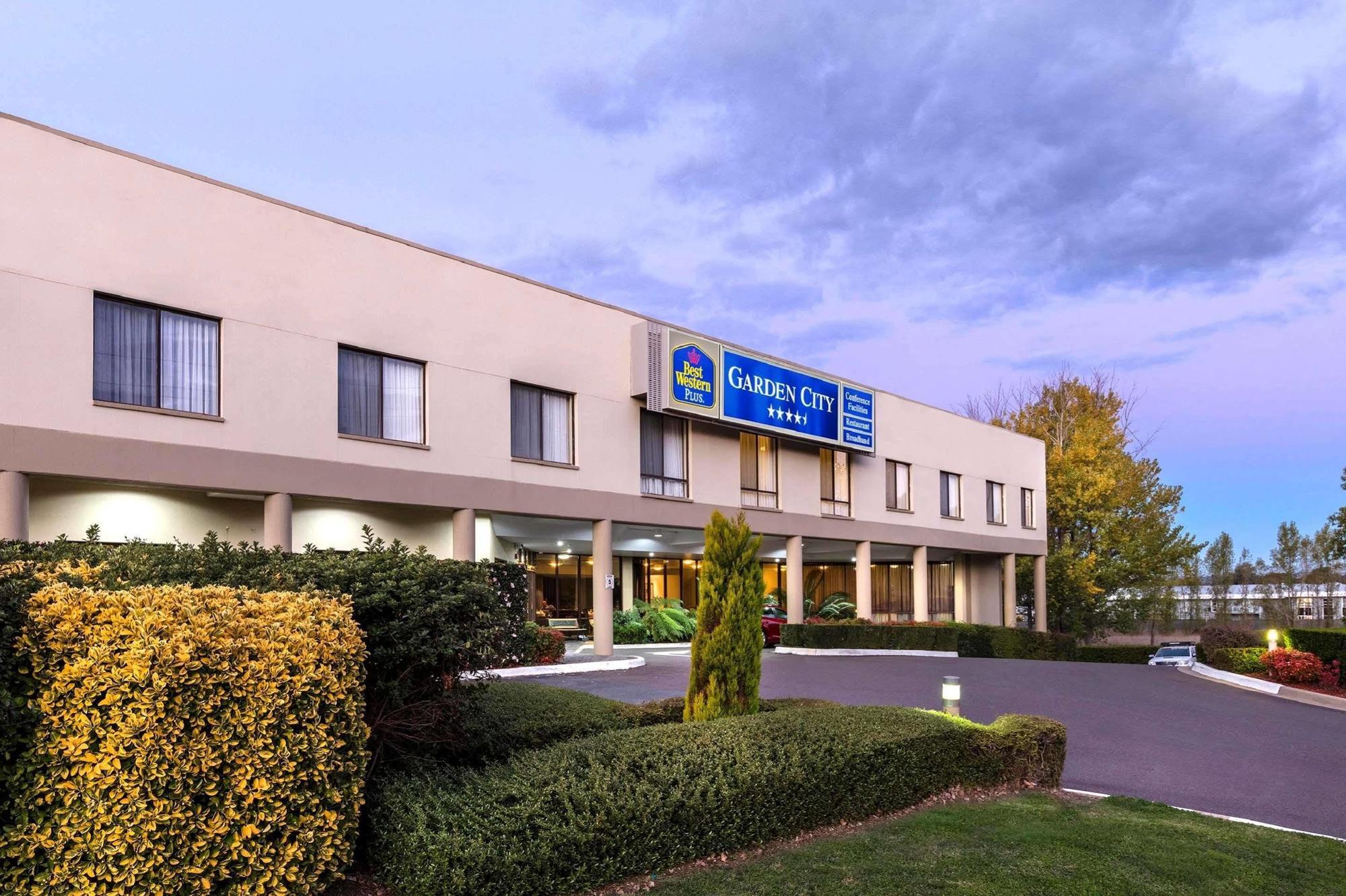 Garden City Hotel, Best Western Signature Collection Canberra Bagian luar foto