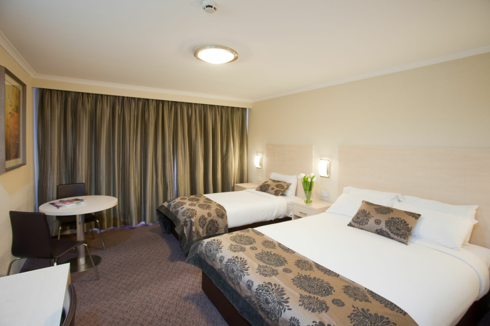 Garden City Hotel, Best Western Signature Collection Canberra Ruang foto